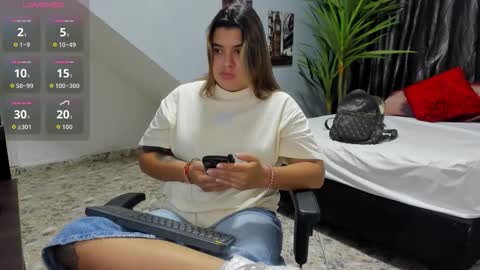 Snapshot of hilary_eva chatting on September 2025 08:00:02 PM lia online show from September 2025 08:00:02 PM