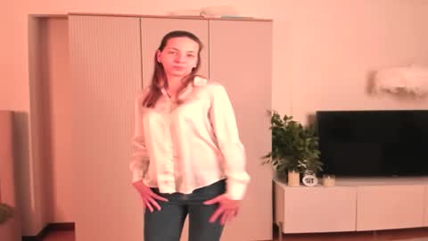 Tris  online show from November 2025 07:51:02 AM