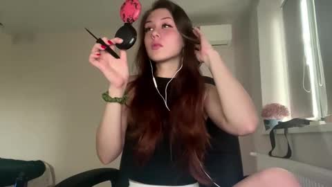 Hi Im Elizabeth online show from October 2025 12:06:01 PM