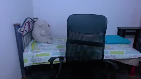 Snapshot of hinata_9 chatting on October 2025 04:12:01 AM      0600AM-1100AM - online show from October 2025 04:12:01 AM