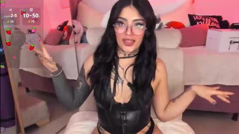Snapshot of hinataweed01 chatting on October 2025 03:40:02 AM  Karol  Independent Model online show from October 2025 03:40:02 AM