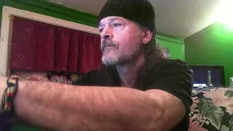 hippiedad333 online show from April 2026 07:09:02 AM