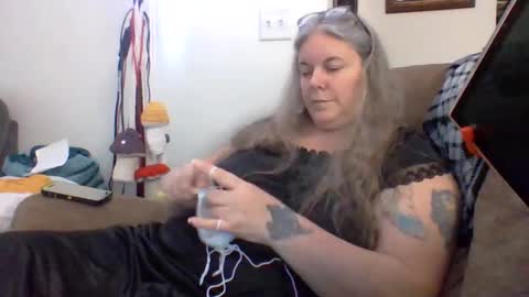 Snapshot of hippysnewhere chatting on May 2026 10:40:02 PM hippysnewhere online show from May 2026 10:40:02 PM