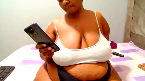 Snapshot of hips2sexy chatting on June 2026 07:25:02 AM hips2sexy online show from June 2026 07:25:02 AM