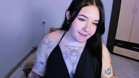 Snapshot of hitomi2 chatting on November 2025 04:06:01 PM Dina online show from November 2025 04:06:01 PM