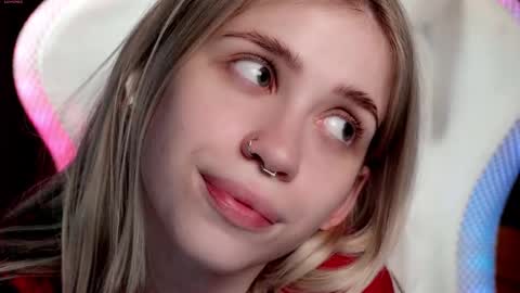 Holly online show from October 2025 07:15:01 PM