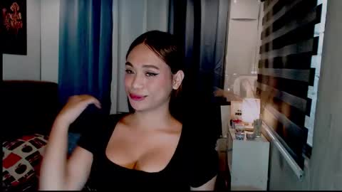 Snapshot of hoelymarie chatting on May 2026 03:22:01 AM hoelymarie online show from May 2026 03:22:01 AM