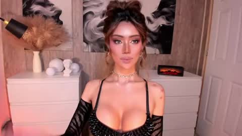 Ms. Laura online show from June 2026 08:06:01 AM