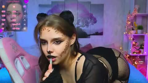 Lux online show from March 2025 06:16:01 PM