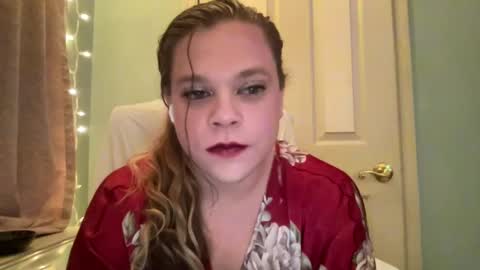 Snapshot of holly23hopefull chatting on December 2024 06:46:01 AM Hollys Drive threw Side Of CB. online show from December 2024 06:46:01 AM