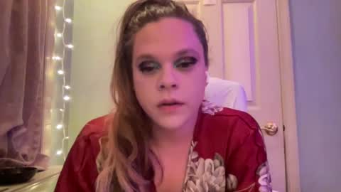 Snapshot of holly23hopefull chatting on December 2024 02:57:02 AM Hollys Drive threw Side Of CB. online show from December 2024 02:57:02 AM