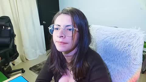 Snapshot of holly_and_honey_69 chatting on February 2025 10:01:01 PM Holly and Honey online show from February 2025 10:01:01 PM