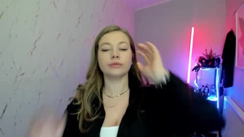 Holly online show from January 2026 09:20:02 PM