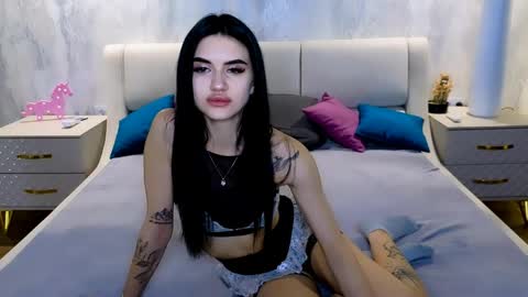 Holly online show from April 2026 08:17:01 AM
