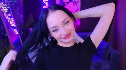 holly_berryy_ online show from October 2025 02:01:01 AM