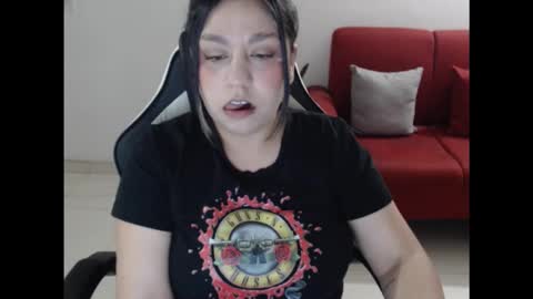 Snapshot of holly_itzel chatting on June 2026 08:40:02 AM Itzel online show from June 2026 08:40:02 AM