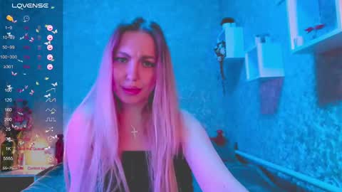 Snapshot of holly_molly8 chatting on January 2025 02:00:02 AM holly_molly8 online show from January 2025 02:00:02 AM