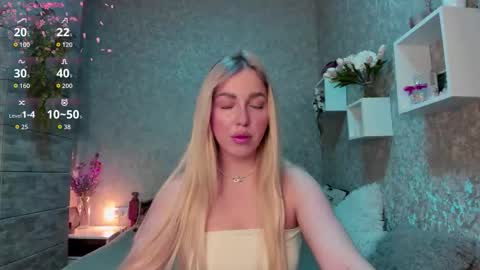 holly_molly8 online show from October 2025 01:35:01 AM