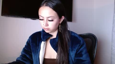 Holly online show from May 2026 03:01:01 AM