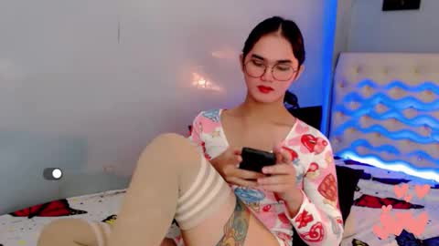 Snapshot of holly_sunshine69 chatting on June 2026 11:55:01 PM Apple online show from June 2026 11:55:01 PM