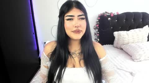Holly online show from April 2026 04:37:01 PM