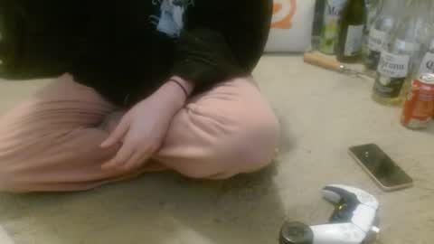 Holly Hawkes online show from April 2026 12:30:02 AM