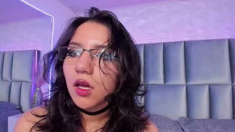 hollypeach_ online show from December 2025 08:15:02 PM