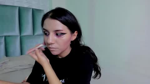 Snapshot of hollypeach_ chatting on April 2026 08:37:01 PM hollypeach_ online show from April 2026 08:37:01 PM