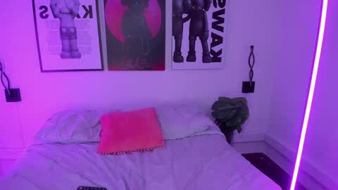 Snapshot of hollypeach_ chatting on May 2026 06:09:01 PM hollypeach_ online show from May 2026 06:09:01 PM
