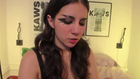 Snapshot of hollypeach_ chatting on June 2026 07:42:01 PM hollypeach_ online show from June 2026 07:42:01 PM