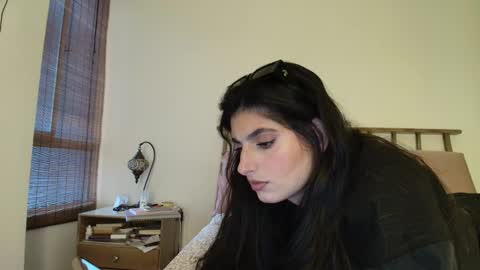 hollyshit_ online show from March 2026 10:27:01 PM