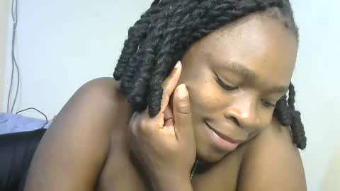 holy_ebony online show from April 2026 10:07:02 PM