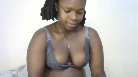 holy_ebony online show from April 2026 09:04:01 PM
