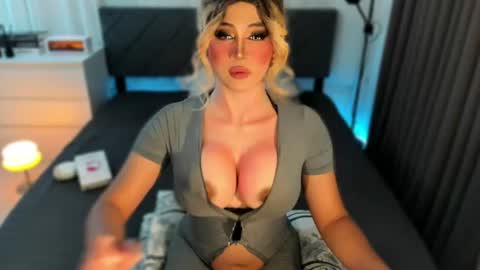 Snapshot of holy_grantqueenx chatting on July 2026 01:27:01 AM Miss Gia online show from July 2026 01:27:01 AM