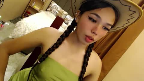 holy_molly1 online show from May 2026 03:00:01 AM