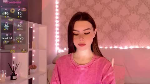 Mia online show from September 2025 03:19:02 AM