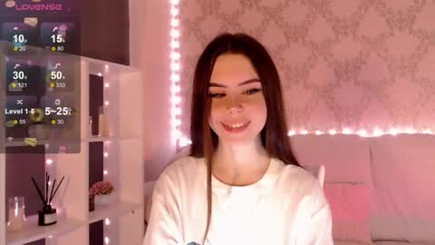 Mia online show from September 2025 03:33:02 AM