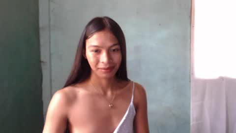 Snapshot of holyoshirinra69 chatting on April 2026 01:40:01 AM yoshi online show from April 2026 01:40:01 AM