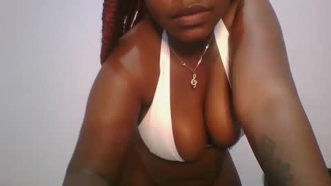 honey_beb online show from October 2025 06:01:01 AM