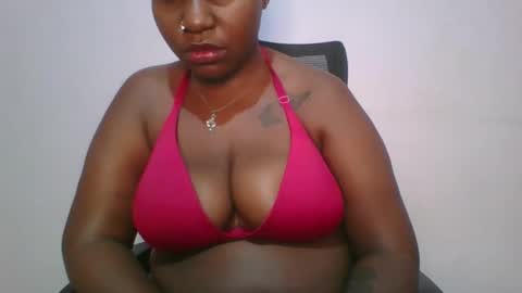 honey_beb online show from October 2025 06:05:01 PM