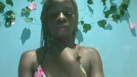 Snapshot of honey_bug2 chatting on September 2025 09:58:02 PM Queen online show from September 2025 09:58:02 PM
