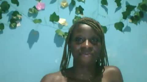 Snapshot of honey_bug2 chatting on September 2025 07:04:01 PM Queen online show from September 2025 07:04:01 PM