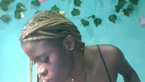 Snapshot of honey_bug2 chatting on September 2025 10:06:02 AM Queen online show from September 2025 10:06:02 AM