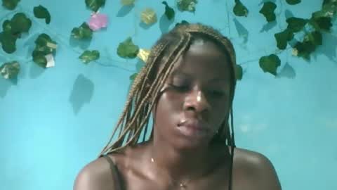 Snapshot of honey_bug2 chatting on September 2025 06:15:01 AM Queen online show from September 2025 06:15:01 AM