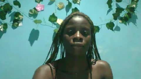 Snapshot of honey_bug2 chatting on September 2025 07:28:01 PM Queen online show from September 2025 07:28:01 PM