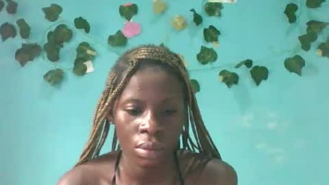 Snapshot of honey_bug2 chatting on September 2025 08:07:01 AM Queen online show from September 2025 08:07:01 AM