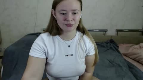 Snapshot of honey_caramelle chatting on December 2024 08:25:02 PM honey_caramelle online show from December 2024 08:25:02 PM