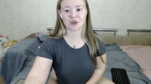 Snapshot of honey_caramelle chatting on January 2025 05:07:02 PM honey_caramelle online show from January 2025 05:07:02 PM