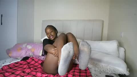 Snapshot of honey_drop1 chatting on January 2026 10:12:02 PM honey drop online show from January 2026 10:12:02 PM