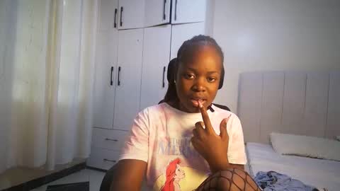 Snapshot of honey_drop1 chatting on April 2026 12:40:02 PM honey drop online show from April 2026 12:40:02 PM